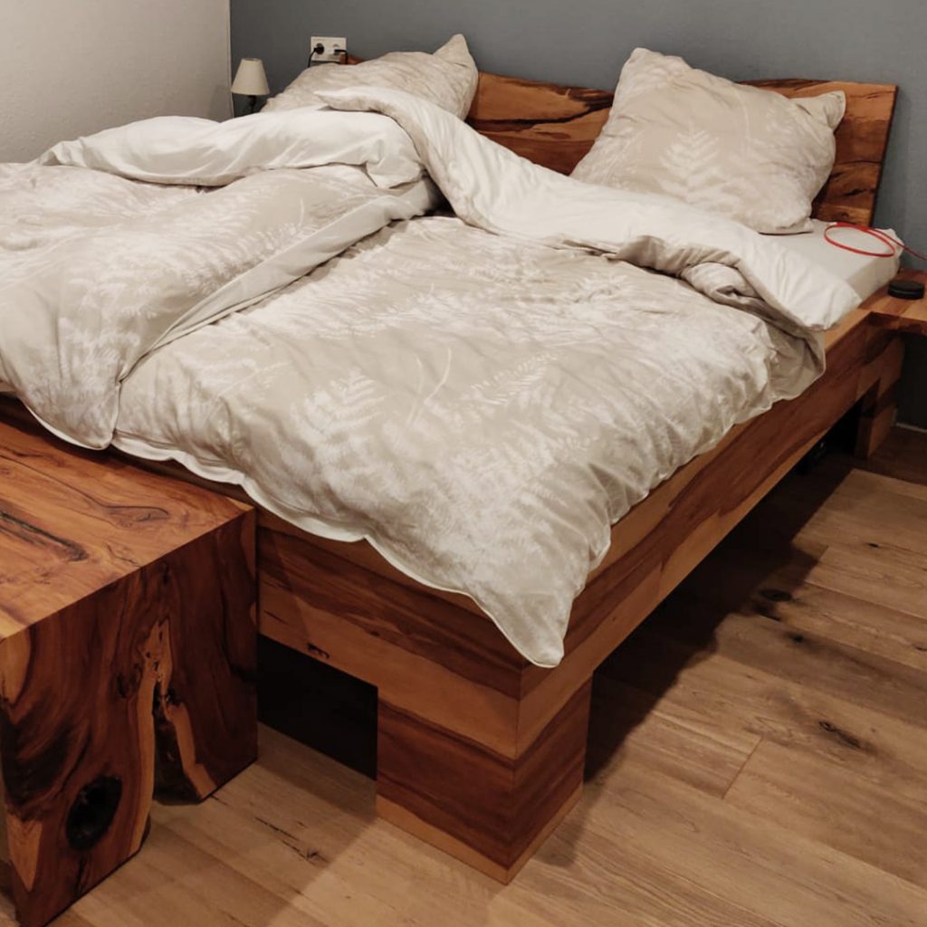 In unserer Schreinerei bauen wir Tische und Möbel mit Charakter. Der Schwerpunkt liegt auf der Verarbeitung von Massivholz.