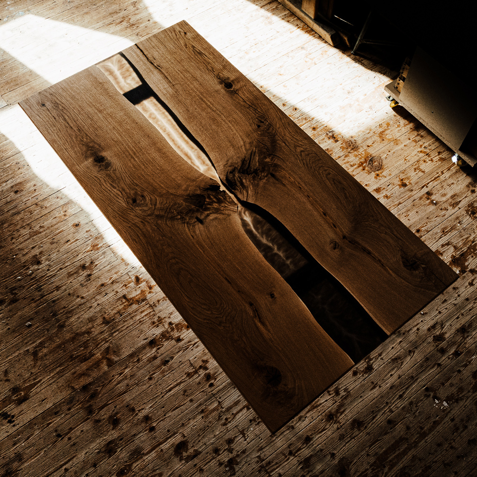 In unserer Schreinerei bauen wir Tische und Möbel mit Charakter. Der Schwerpunkt liegt auf der Verarbeitung von Massivholz.