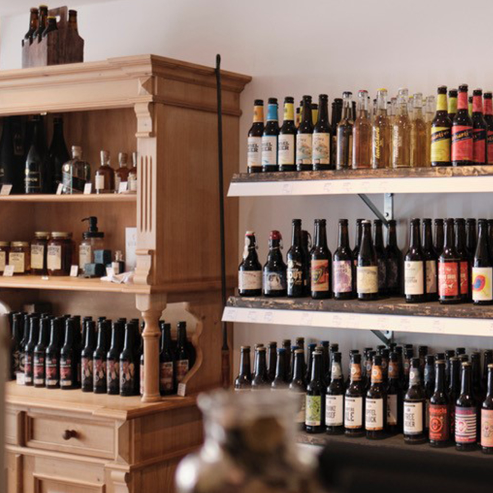 Biertasting mit Martin Restle von der Bierboutique in Konstanz. In legerer Atmosphäre verkosten vier eine Handvoll ausgewählte Craft Biere