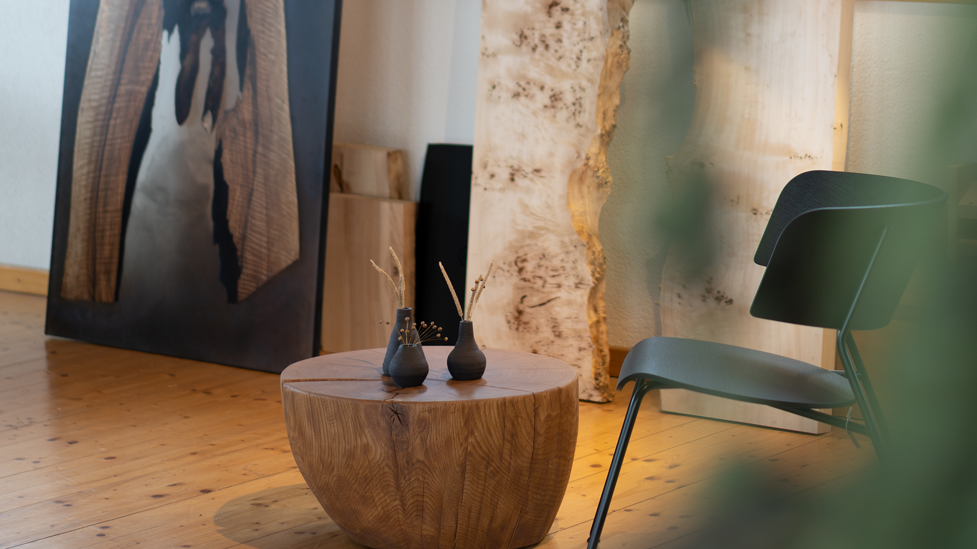 Mit Möbeln aus Massivholz der Schreinere Liebwerk lassen sich schöne Räume gestalten. 