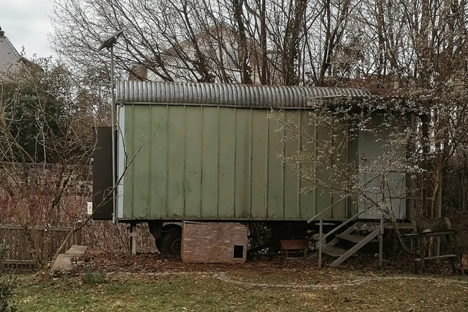 Im Rahmen des Koobo Projekts der Handwerkskammer Ulm sanieren die Azubis der Schreinerei Liebwerk mit den Schülern der Wiestorschule in Überlingen den alten Bauwagen.