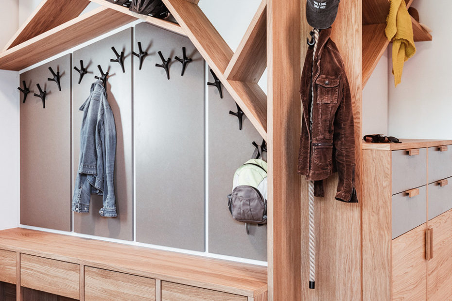 Die Homestory zur Familiengarderobe von Liebwerk zeigt, wie sich Funktion und Design vereinen lassen.