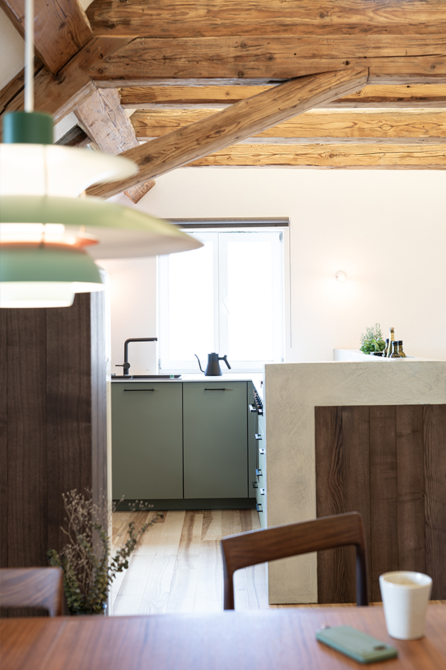 Innenausbau mit Planung, Möbeln und Küche von Schreinerei Liebwerk.