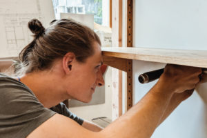 Die Ausbildung in der Liebwerk Schreinerei erfodert Engagement bis zum Schluss.