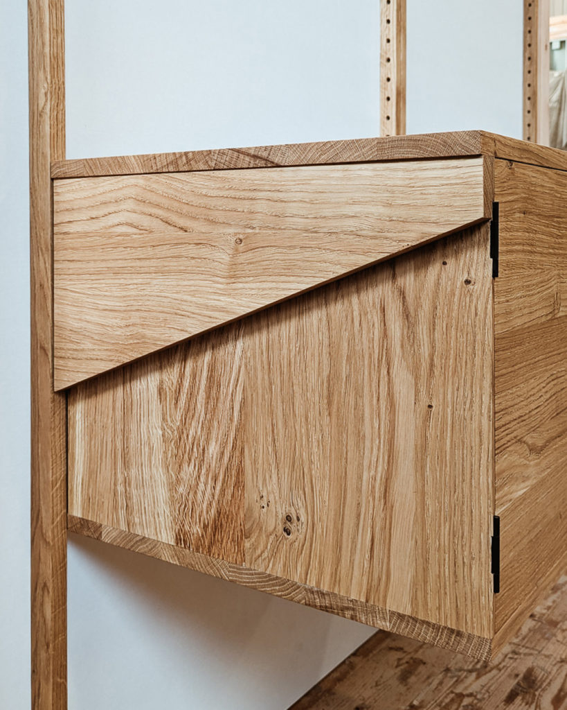 Sogar ein kleiner Schrank kann im modularen Gesellentück von Liebwerk Azubi Johannes eingehängt werden.