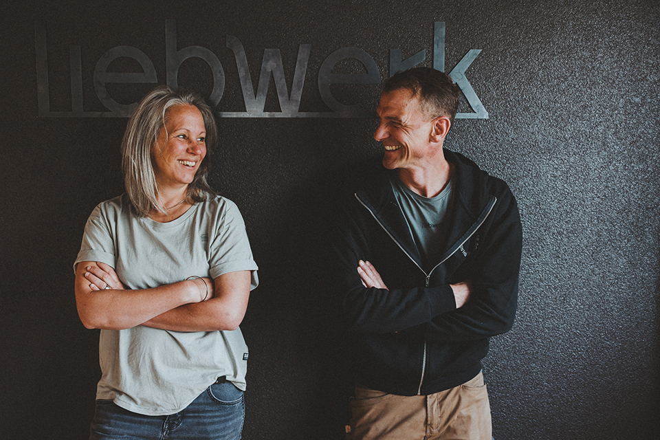 Julia und Roland führen die Schreinerei Liebwerk in Salem mit viel Freude.
