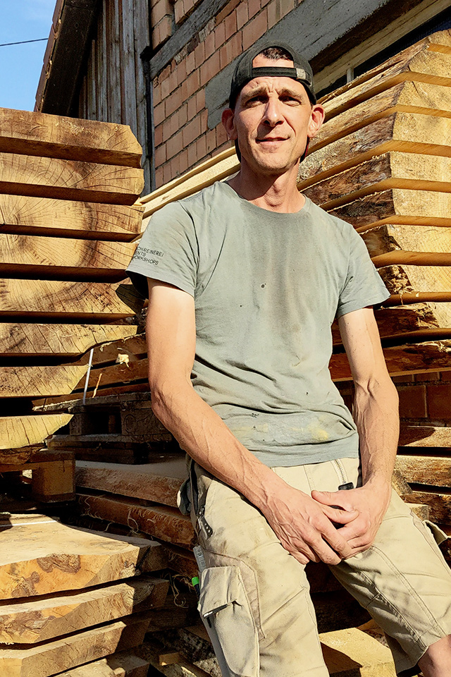 Die Säge zu kaufen war eine gute Entscheide. Roland hat damit von viel Holz gesägt. Von A wie Altholz bis Z wie Zeder. 