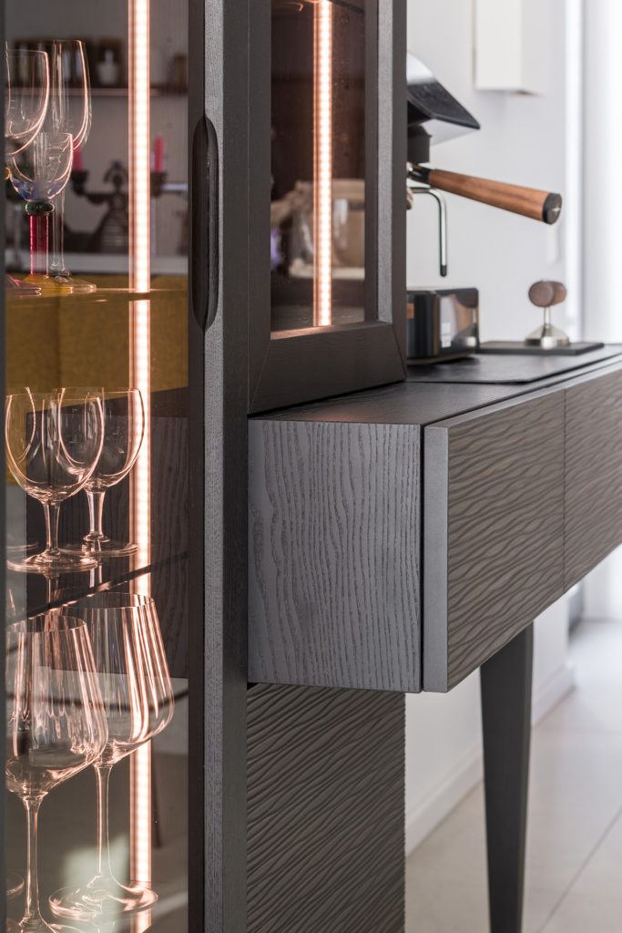 Hochwertige Materialien und luxuriöses Möbeldesign vereint in diesem Unikat von Schreinerei Liebwerk am Bodensee.