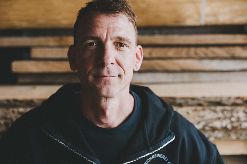 Die Schreinerei Liebwerk vom Bodensee verarbeitet eigenes Massivholz