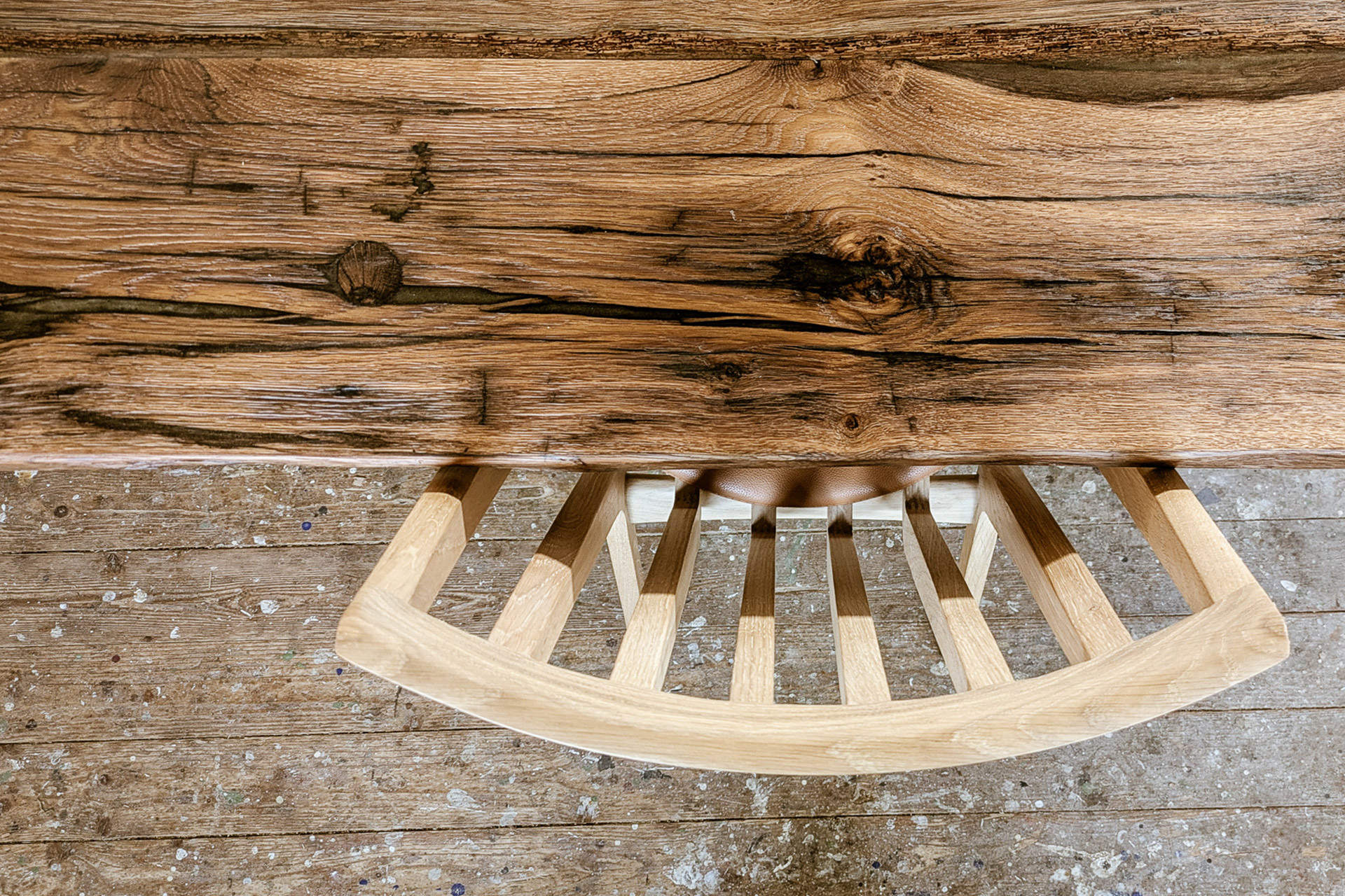 Julia und Roland von der Holztisch Manufaktur Liebwerk fertigen tolle Altholztische