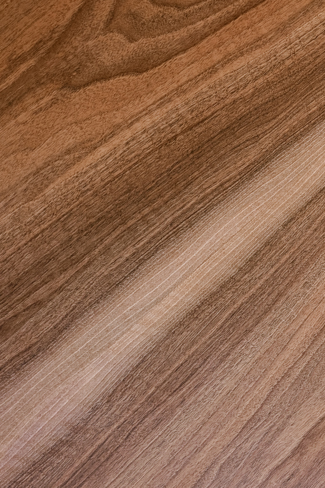 Das Massivholz vom europäischem Nussbaum passt zum Wabi Sabi Stil.