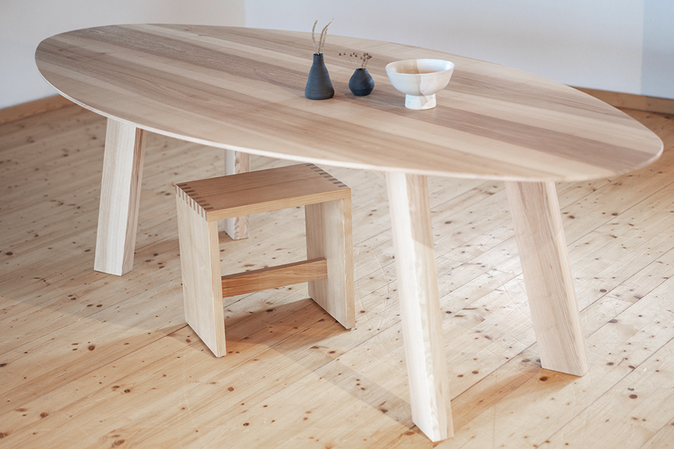 Esstisch in Form einer Elipse von Liebwerk Schreinerei in Salem