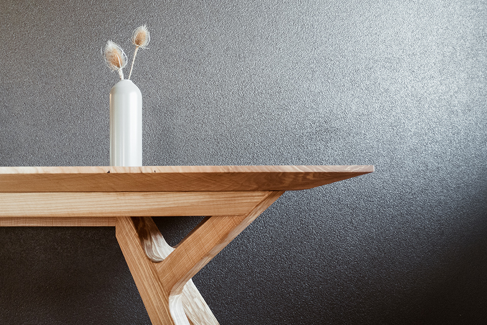 Toller Tisch nach Mass aus Esche Massivholz handgefertigt am Bodensee von Liebwerk Schreinerei