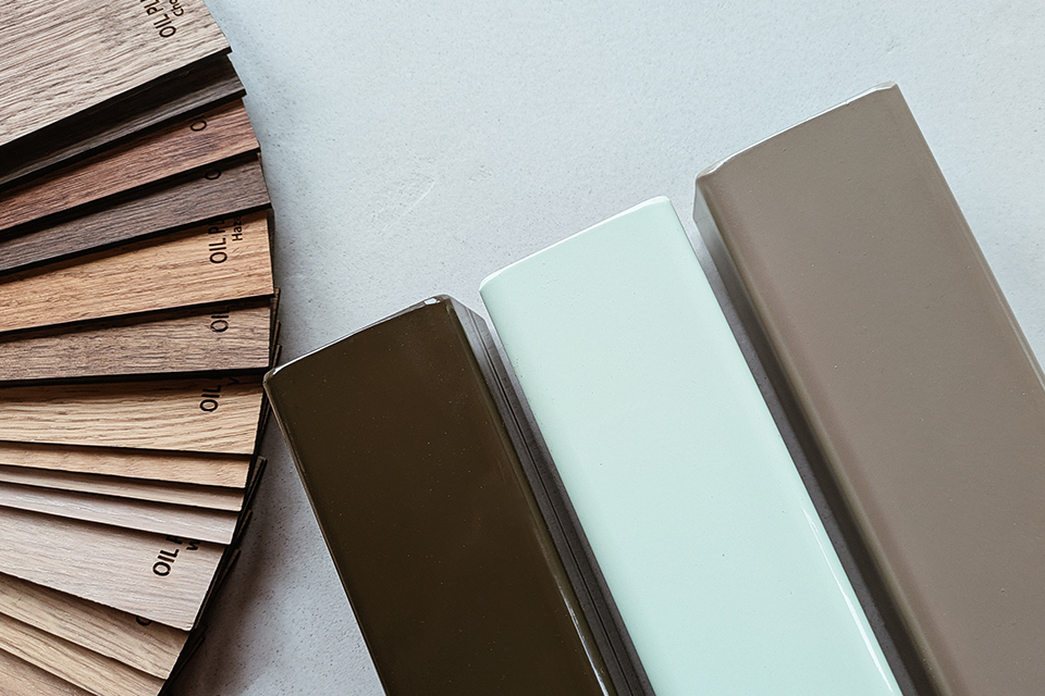 Die Tischgestelle aus Holz und aus Stahl sind bei Schreinerei Liebwerk in vielen Farben möglich.