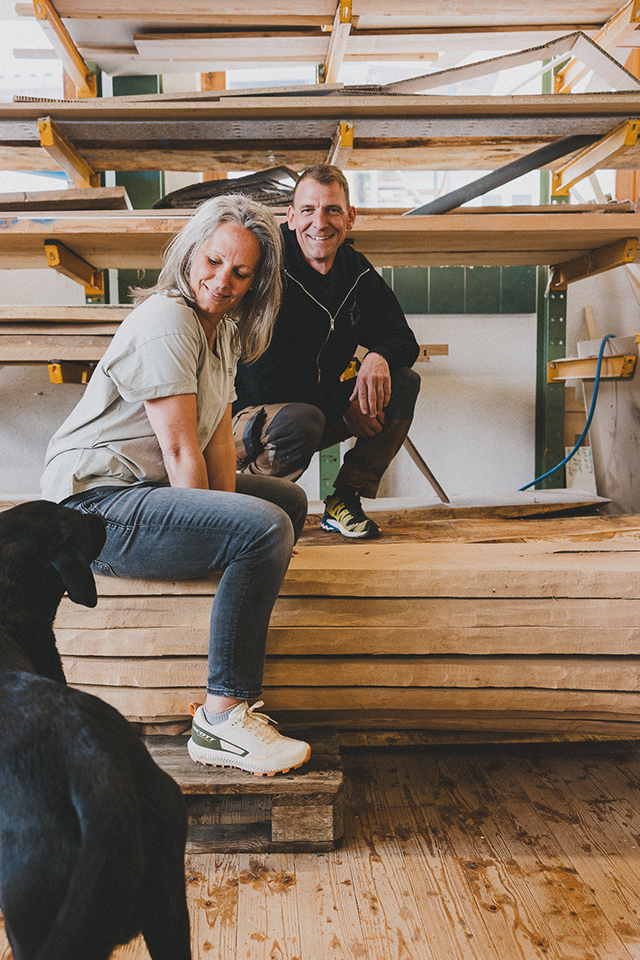 Die Kunden kommen zur Beratung für ihren Tisch in die Werkstatt von Liebwerk.
