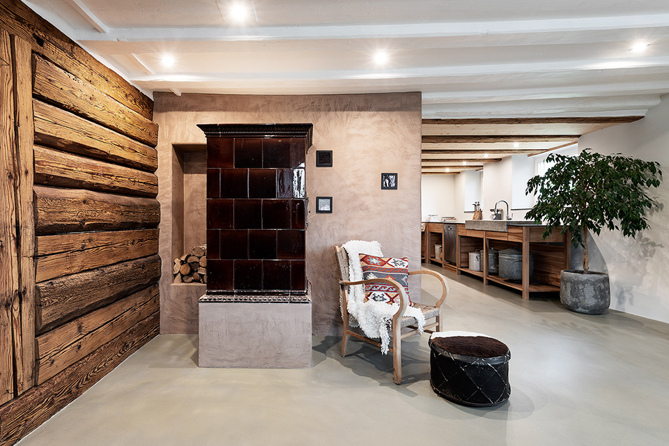 Altholz Balkenwand - handgefertigt und Wohnraumexperte und Schreinerei Liebwerk.