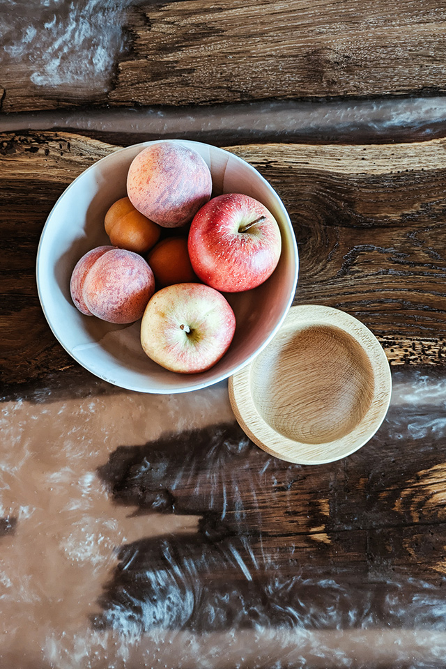 Super elegante Tischplatte aus Altholz mit Epoxidharz von Liebwerk Schreinerei
