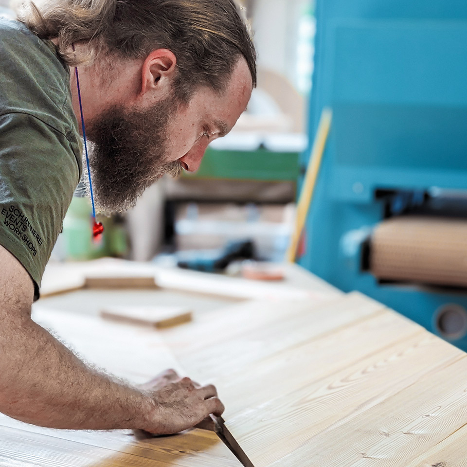 In der Werkstatt von der Liebwerk Schreinerei in Salem legt man Wert auf Detailarbeit, Genauigkeit und Fingersptizengefühl.