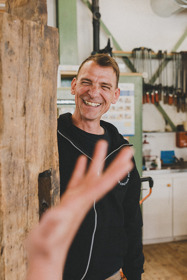 Bei Liebwerk steht die Freude an der Arbeit mit Massivholz an erster Stelle.