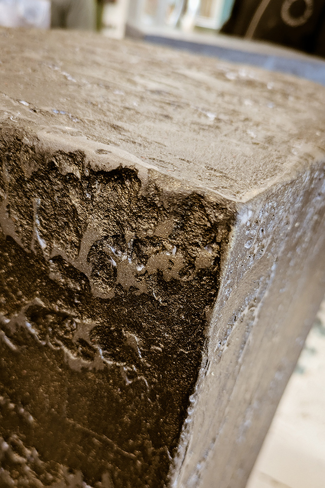 Cube Unikat mit edlem Finish aus dem Workshop Beton und Objekt.