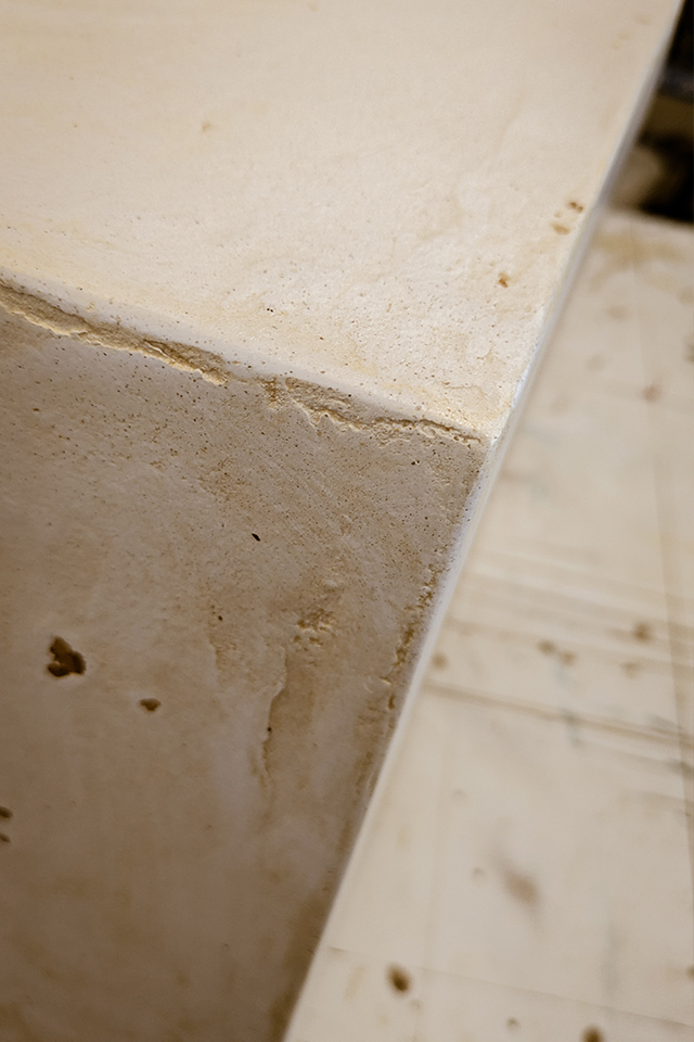 Schlichter Design Cube gestaltet mit Mikrozement im Workshop am Bodensee.