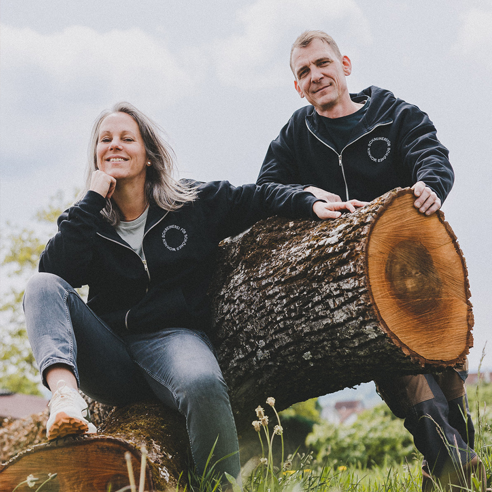 Julia und Roland Kohler von der Schreinerei Liebwerk wurden von Stilpunkte.de als Experten zum Thema Epoxidharztische befragt.