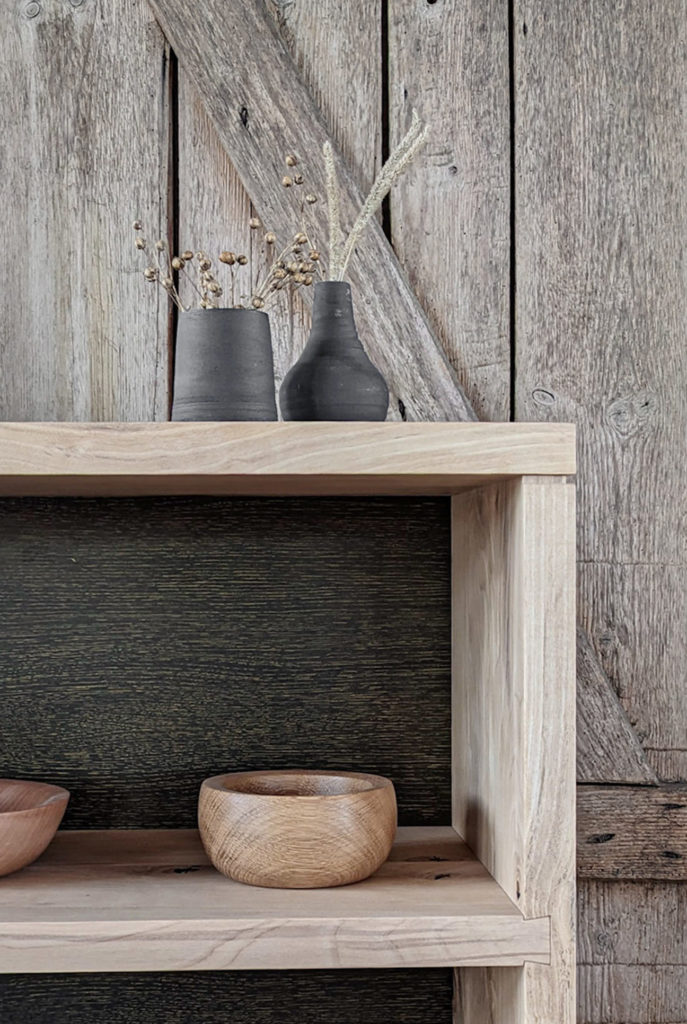 Ein Regal und Sideboard aus Birke Massivholz von der Liebwerk Schreinerei auf Maß gefertigt.